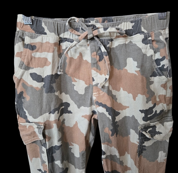 Almost Famous Cargo Jeans - Picture 4 of 8